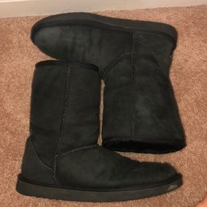 Black ugh boots